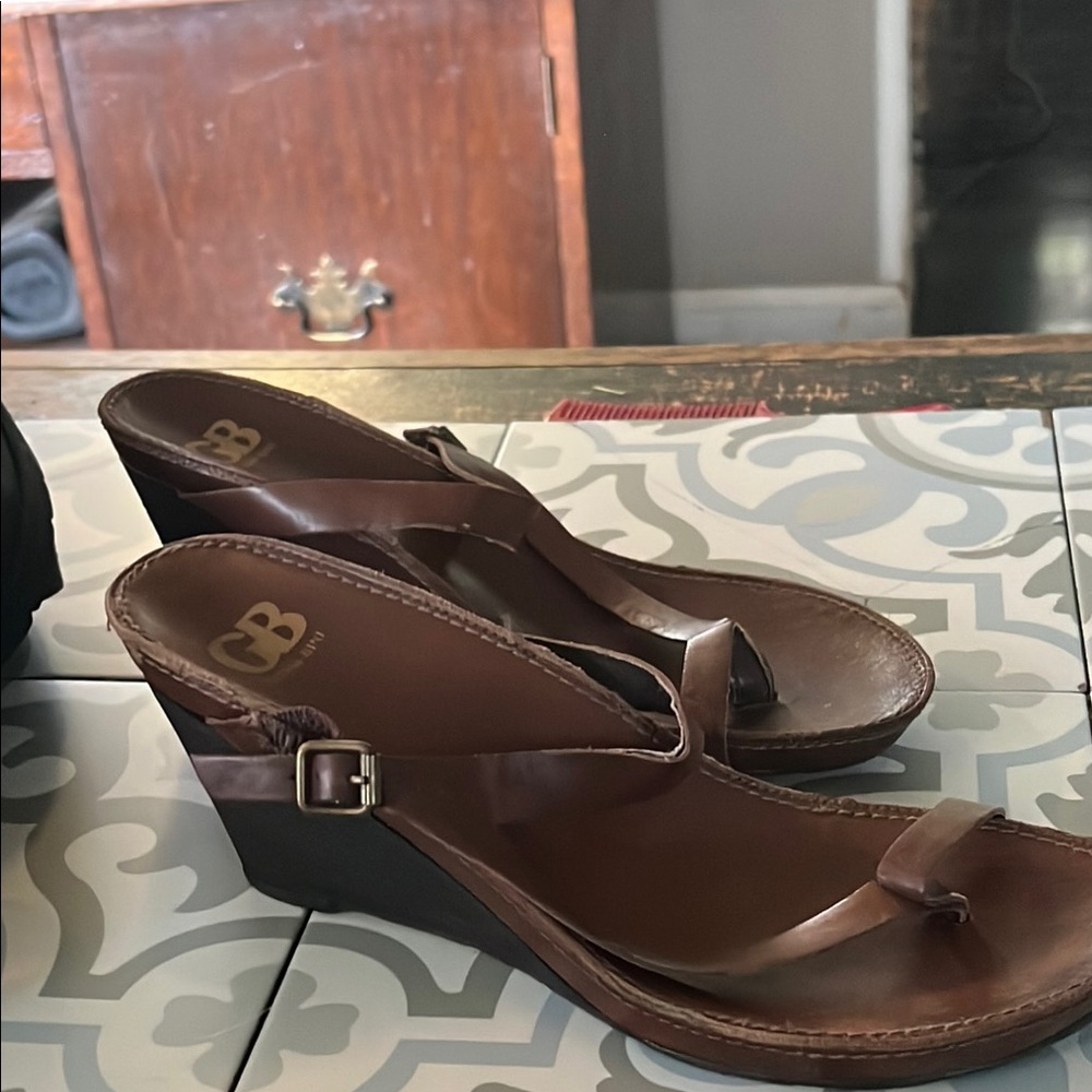 Gianni Bini Brown Leather Wedges with Contoured Footbed